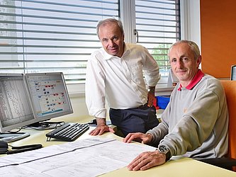 Bautechnische Zeichner Systembau Eder Bautechnische Zeichner im Büro in Kallham