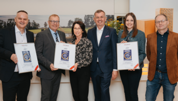 Sieger in 3 Kategorien bei der aktuellen Baumeisterumfrage ist das Ergebnis eines Zusammenspiels aus Produktion, Marketing und Verkauf. (vlnr. Verkaufsleiter Wolfgang Resch, Werner Beutelmeyer, Marketingleiterin Britta Jagsich, GF Walter Eder, Social Media Managerin Eva Bostelmann und Betriebsleiter Prok. Norbert Buchenberger)